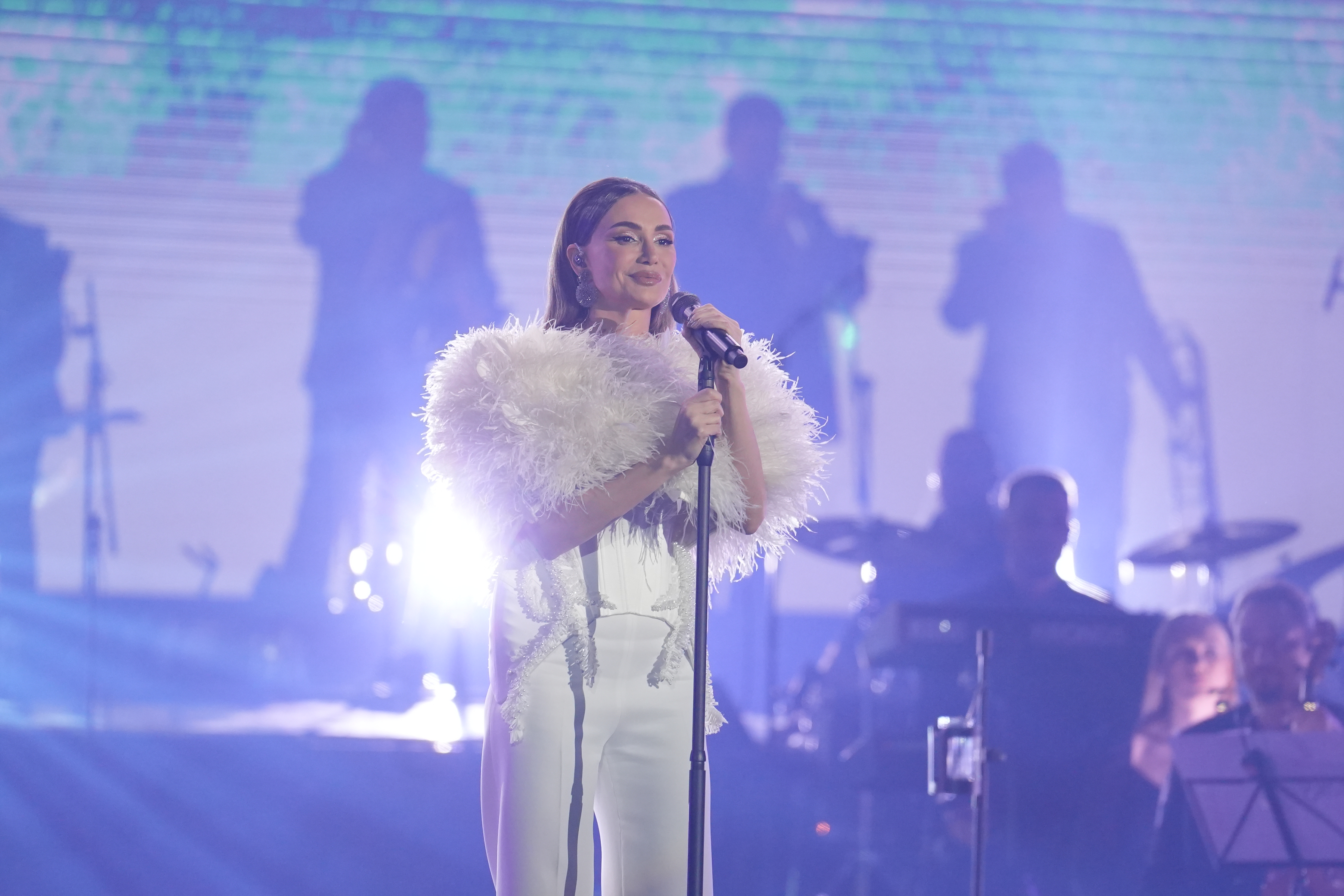 After starting her concert tour called "Dawn" with the first concert at Sava Center on November 7th, Emina Jahovic held another concert at the Plava Dvorana due to great interest.