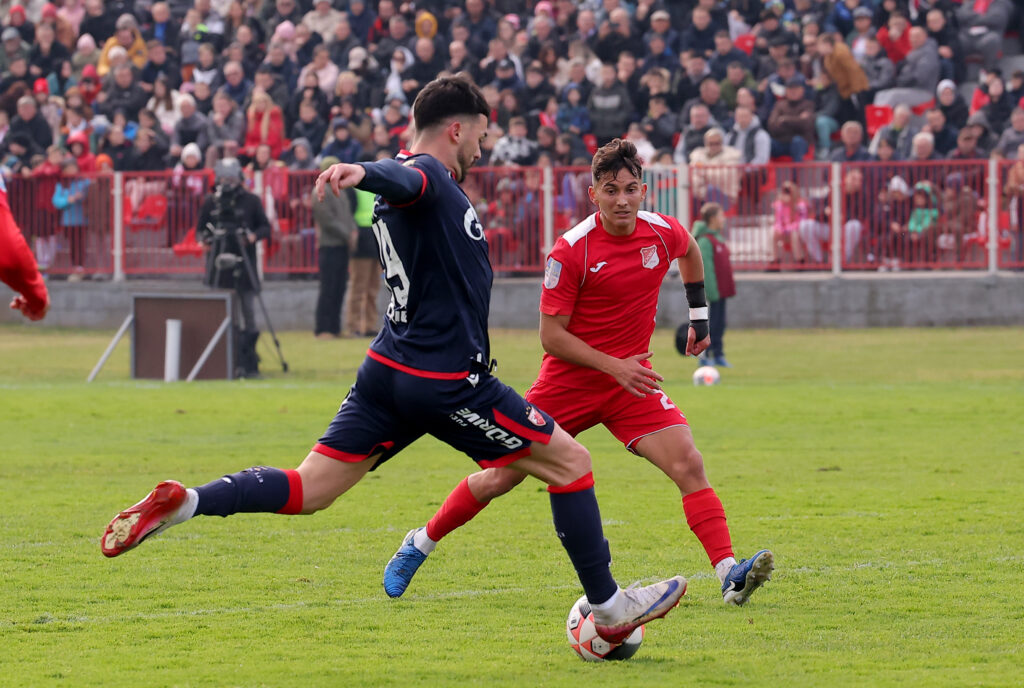 Ruma, Serbia. 19th Nov, 2025. Crvena Zvezda's vies with Sloven's during Serbian Cup 2026-2027 season 1/16 final football match between Sloven Ruma and Crvena Zvezda on November 19. 2025. in Ruma, Serbia.
(photo by Pedja Milosavljevic/STARSPORT ©)