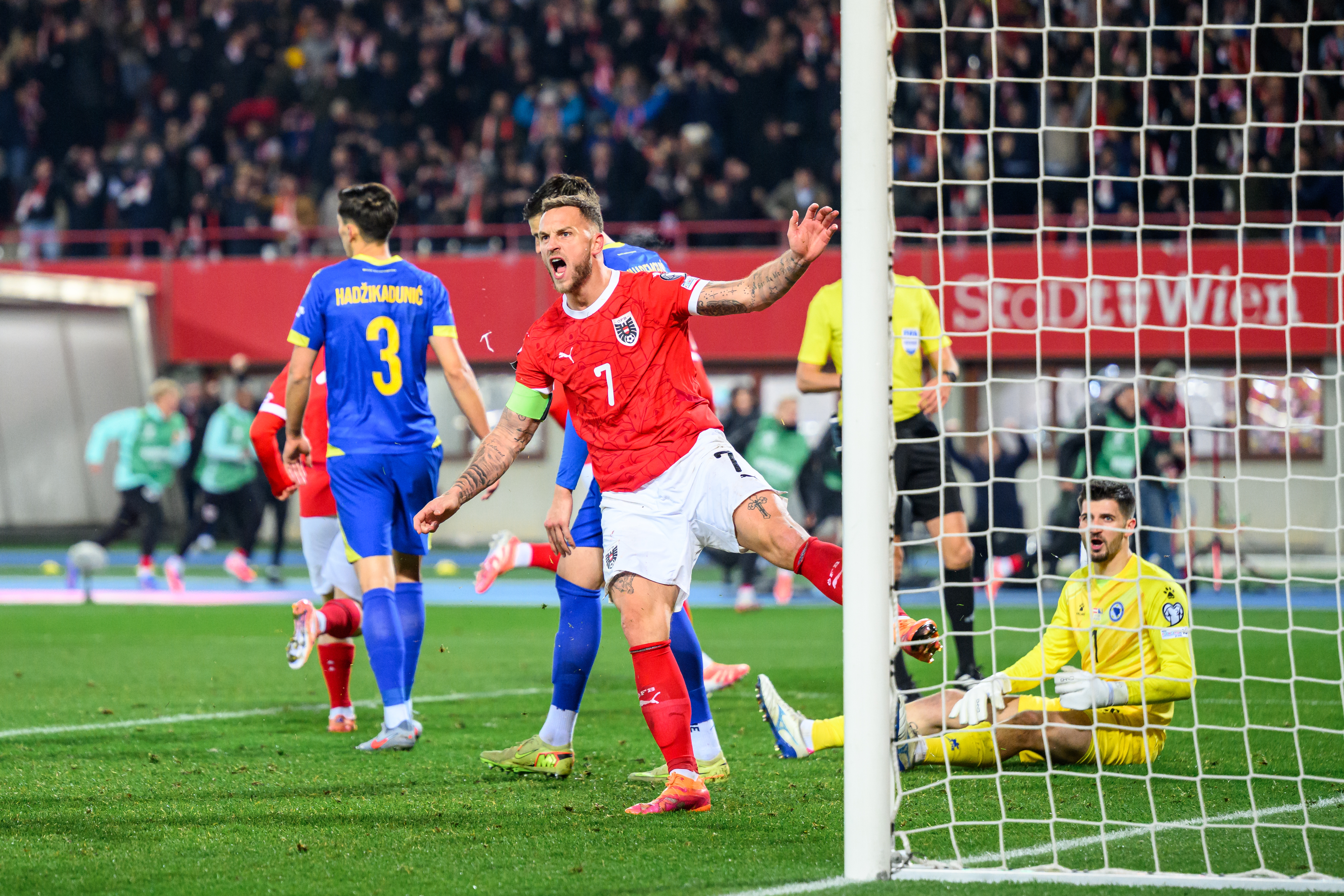 epa12534551 Marko Arnautovic of Austria celebrate a goal during the FIFA World Cup 26 UEFA qualifier between Austria and Bosnia &amp; Herzegovina in Vienna, Austria, 18 November 2025.  EPA/MAX SLOVENCIK