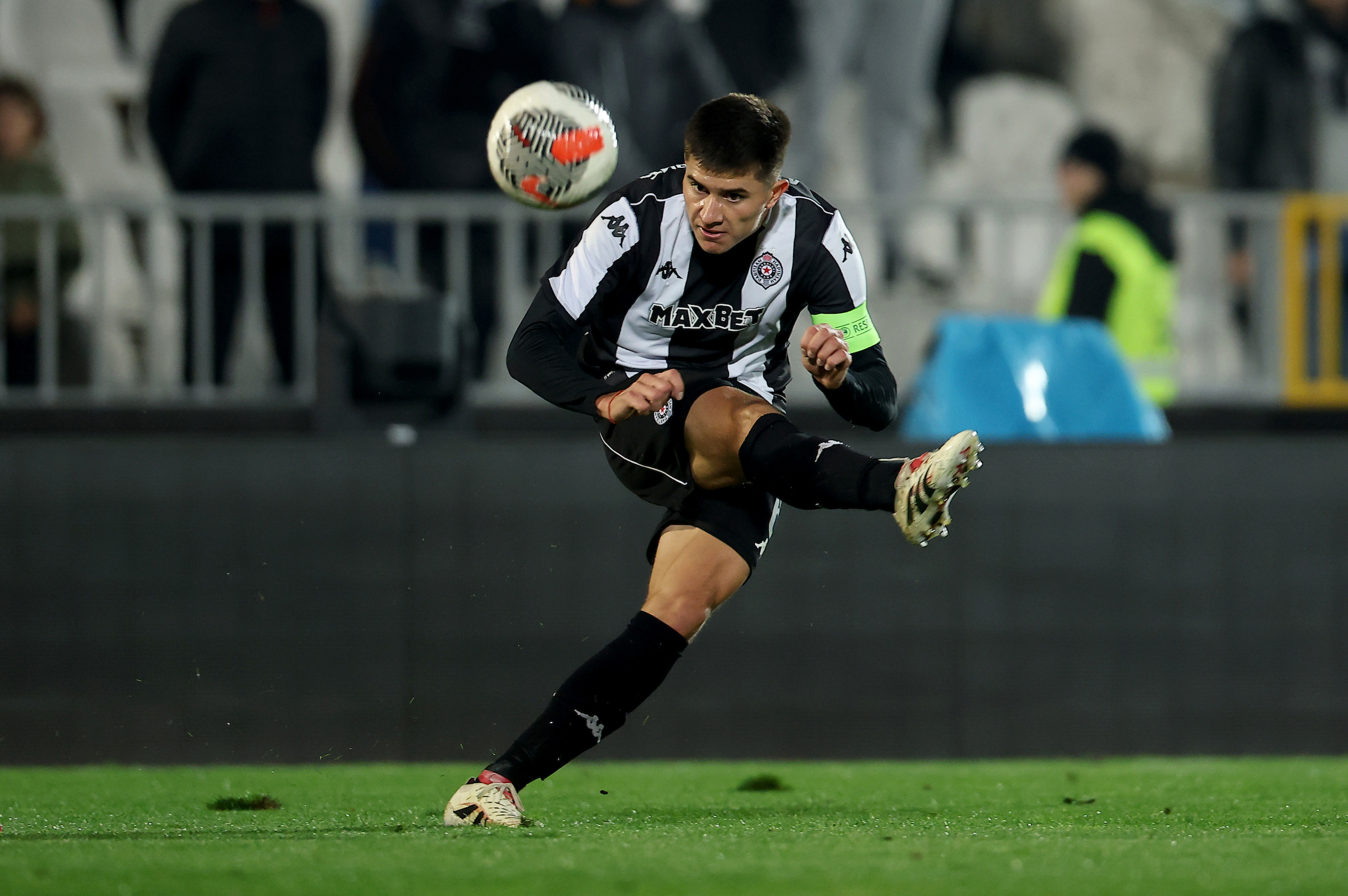 Belgrade, Serbia. 4th Oct, 2025. Partizan's Vanja Dragojevic during Serbian Superleague football match between Partizan  and Vojvodina on October 4. 2025. in Belgrade, Serbia.
(photo by Pedja Milosavljevic/STARSPORT ©)