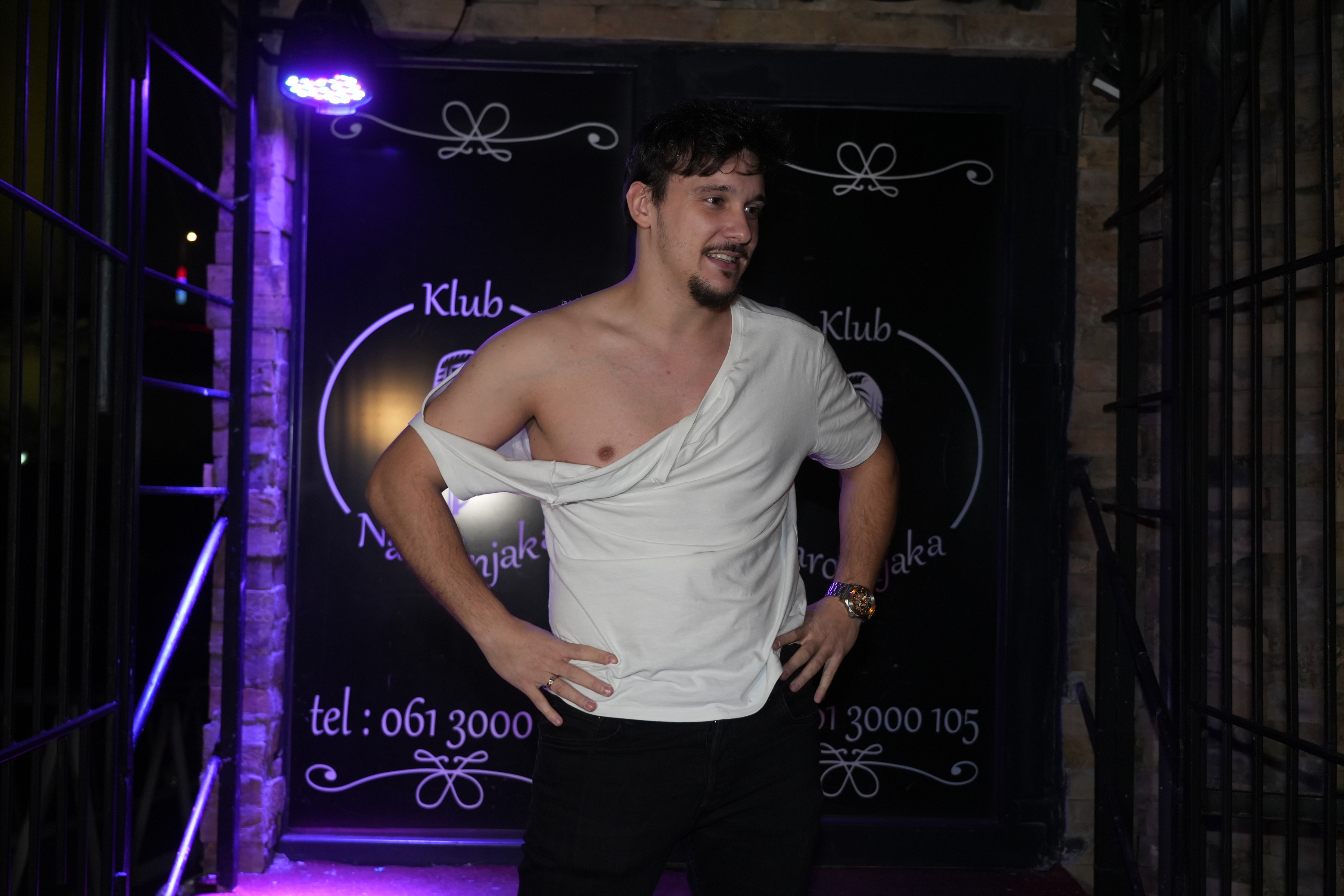 Stevan Sekulic, husband of Aleksandra Bursac, celebrates the birth of his daughter Kasja at the Folk Club.U Klubu Narodnjaka Stevan Sekulic, muz Aleksandre Bursac, proslavlja rodjenje cerke Kasje.