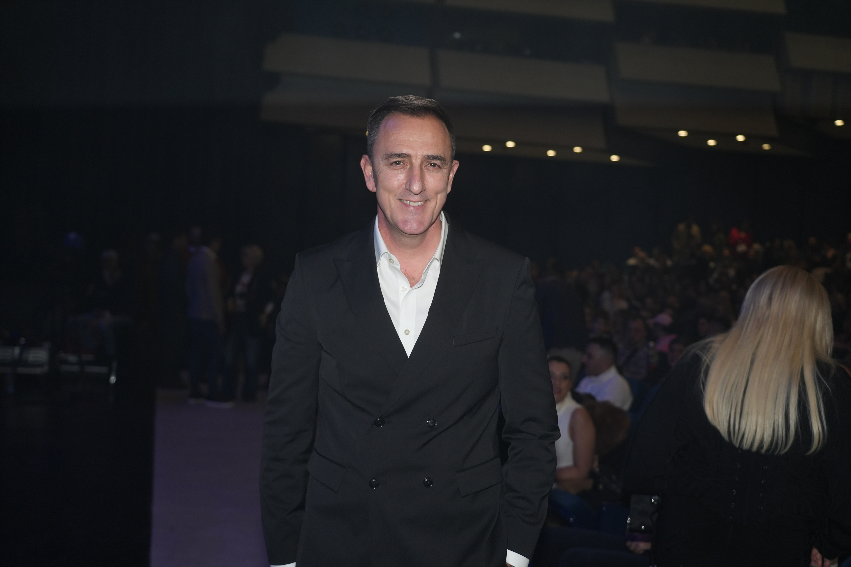 After 33 years since the release of the first song "Da l’ si ikada mene voljela", one of the most beloved performers from our region, Nenad Knezevic Knez returned to Sava Centar and organized a concert dance – pop spectacle, in a special evening called "M