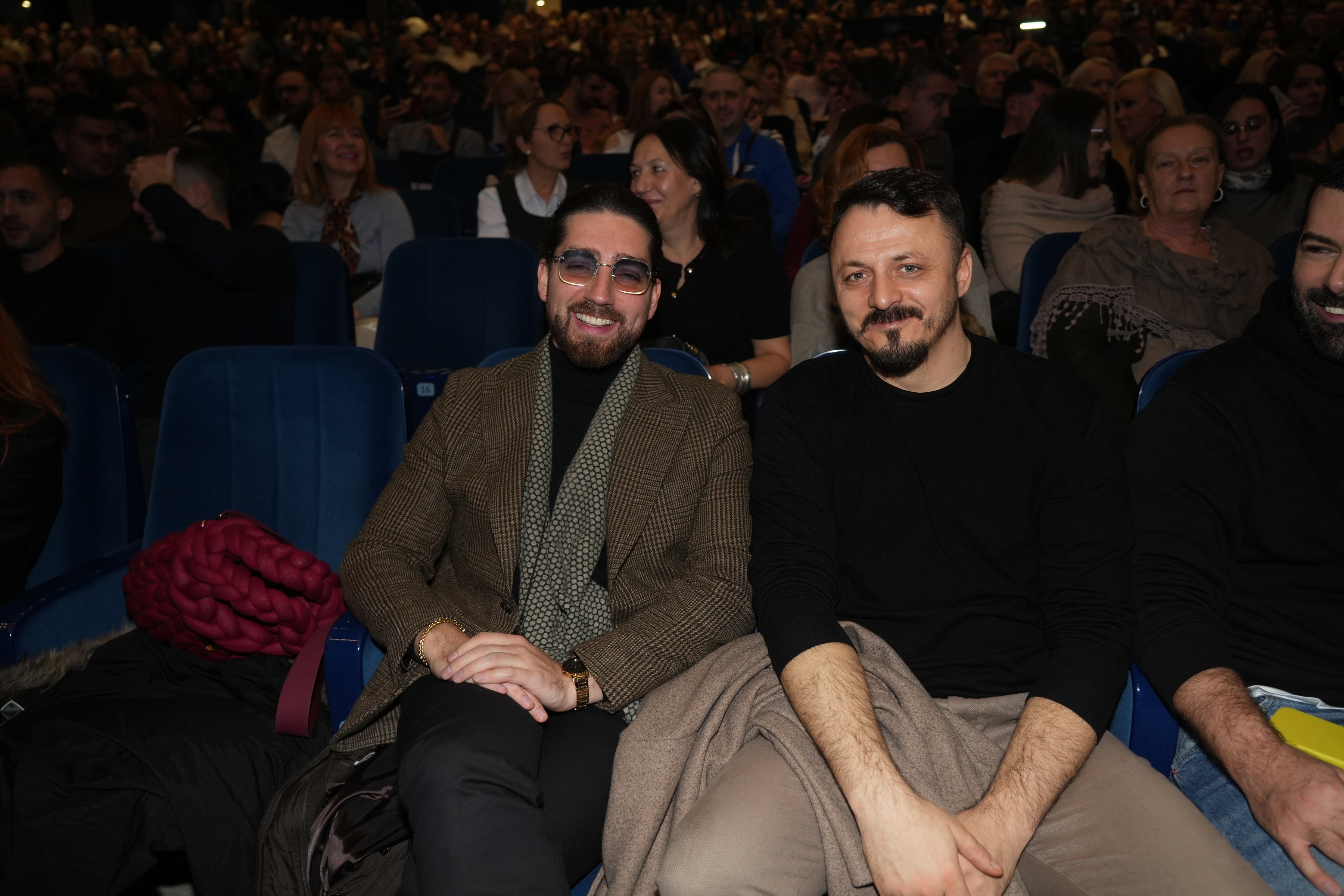 After 33 years since the release of the first song "Da l’ si ikada mene voljela", one of the most beloved performers from our region, Nenad Knezevic Knez returned to Sava Centar and organized a concert dance – pop spectacle, in a special evening called "M