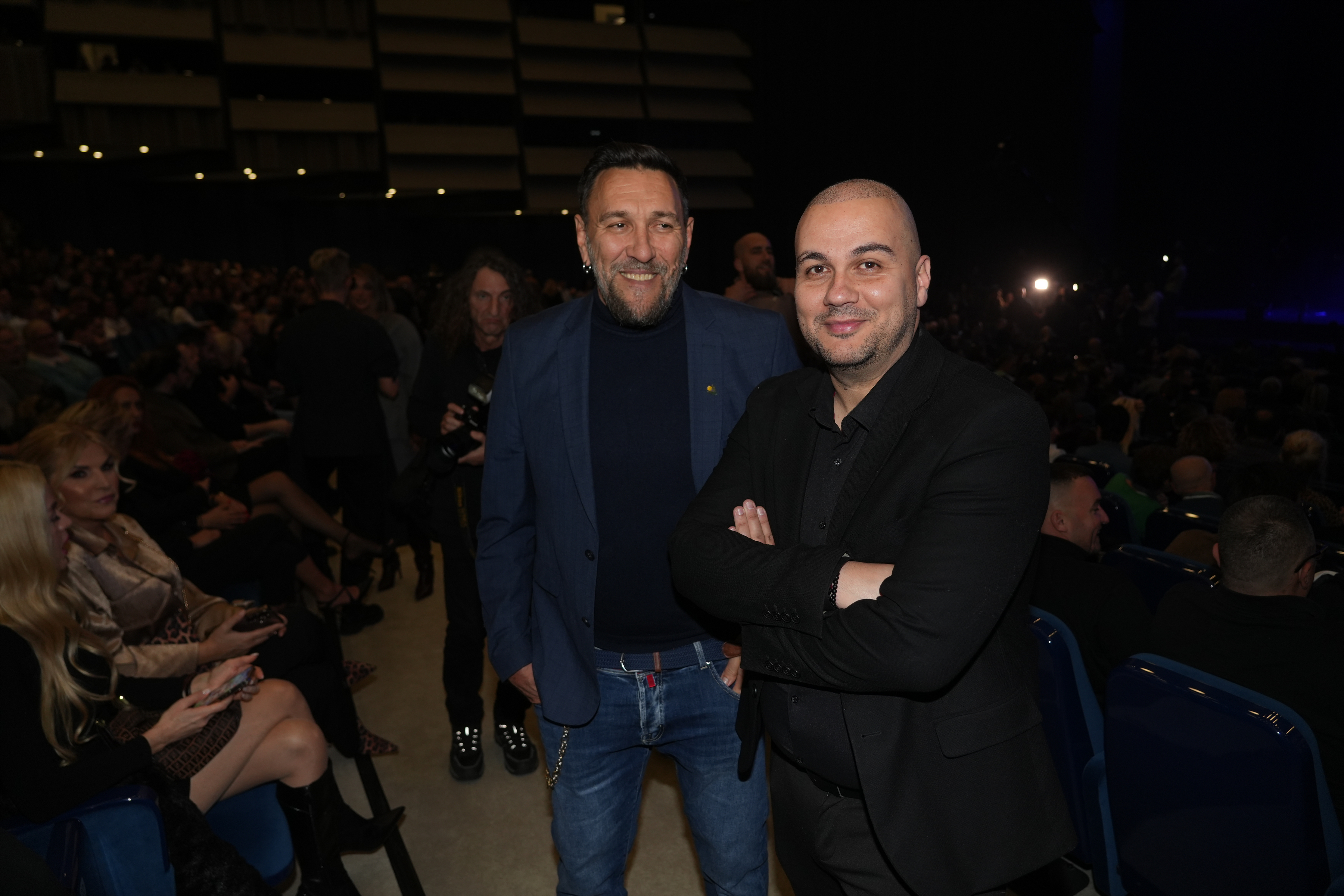 After 33 years since the release of the first song "Da l’ si ikada mene voljela", one of the most beloved performers from our region, Nenad Knezevic Knez returned to Sava Centar and organized a concert dance – pop spectacle, in a special evening called "M