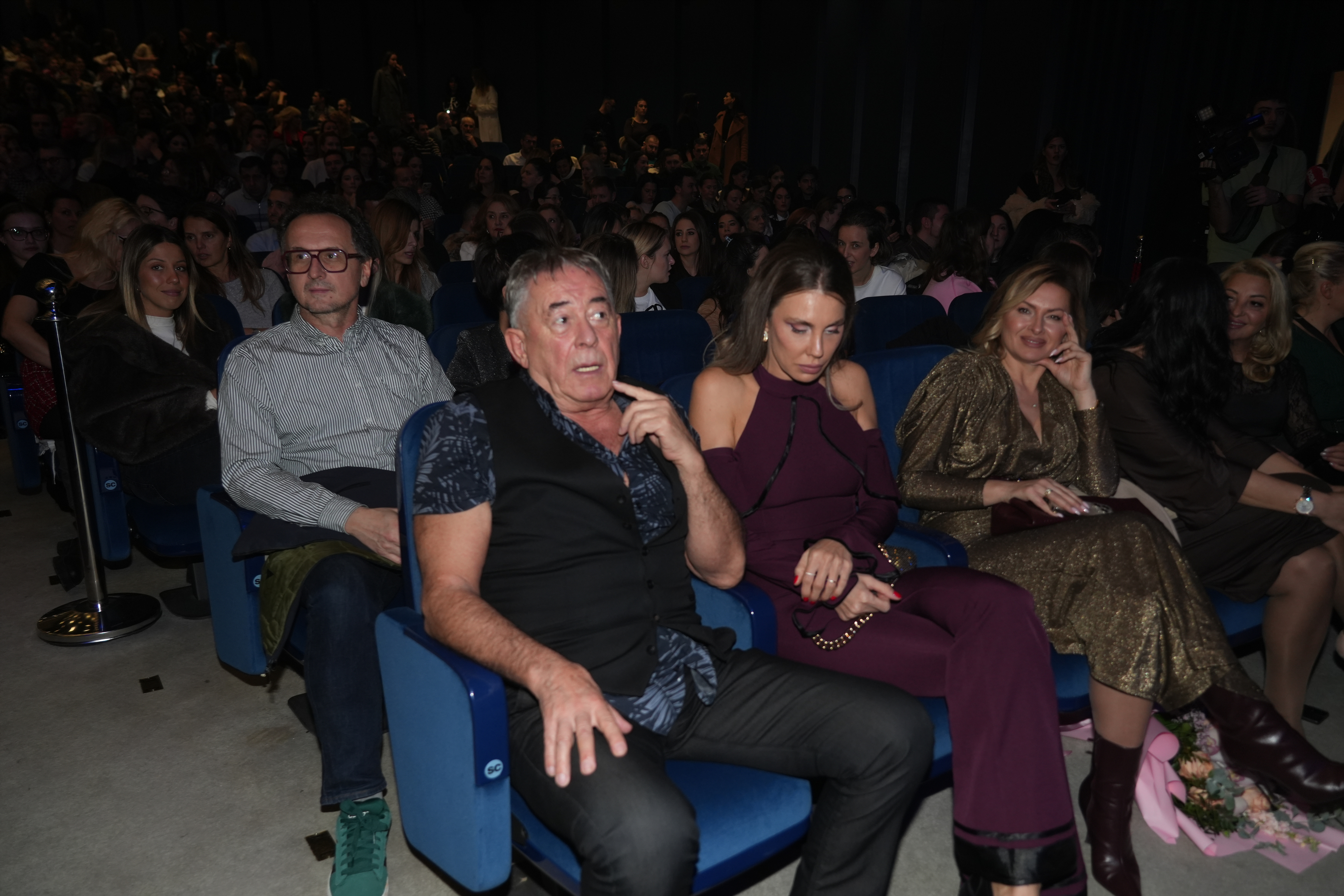 After 33 years since the release of the first song "Da l’ si ikada mene voljela", one of the most beloved performers from our region, Nenad Knezevic Knez returned to Sava Centar and organized a concert dance – pop spectacle, in a special evening called "M