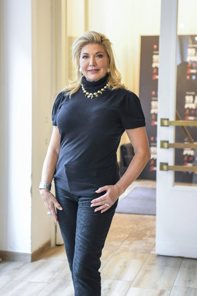 Beograd, 21.02.2022. RTS Klub, PGP prodavnica, Promocija albuma Lepota je tradicija, sestre Gobović Foto: Goran Srdanov/Nova.rs