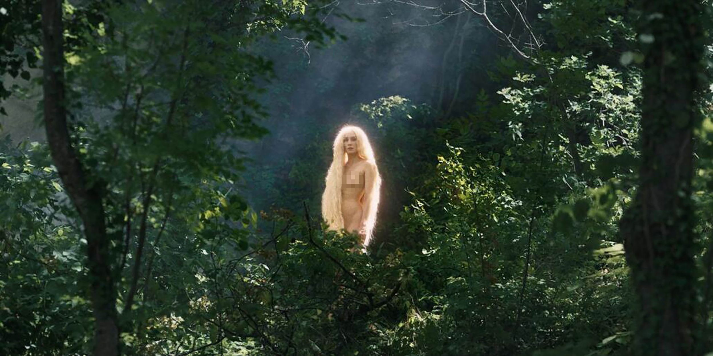 Jelena Gavrilovic goes topless in the new episode of the TV series 'Robin Hood'