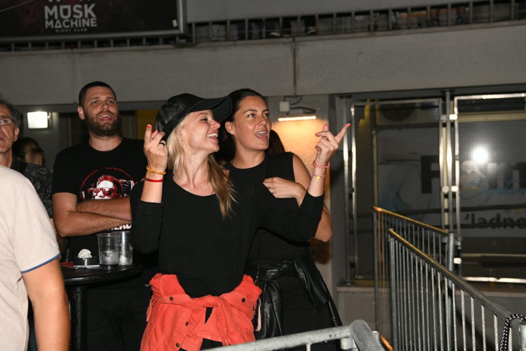 Maja Mandžuka i Marija Kilibarda
Beograd 16.07.2021. Koncert grupe Bajaga i instruktori na stadionu Tašmajdan, poznati Foto: Vesna Lalić/Nova.rs