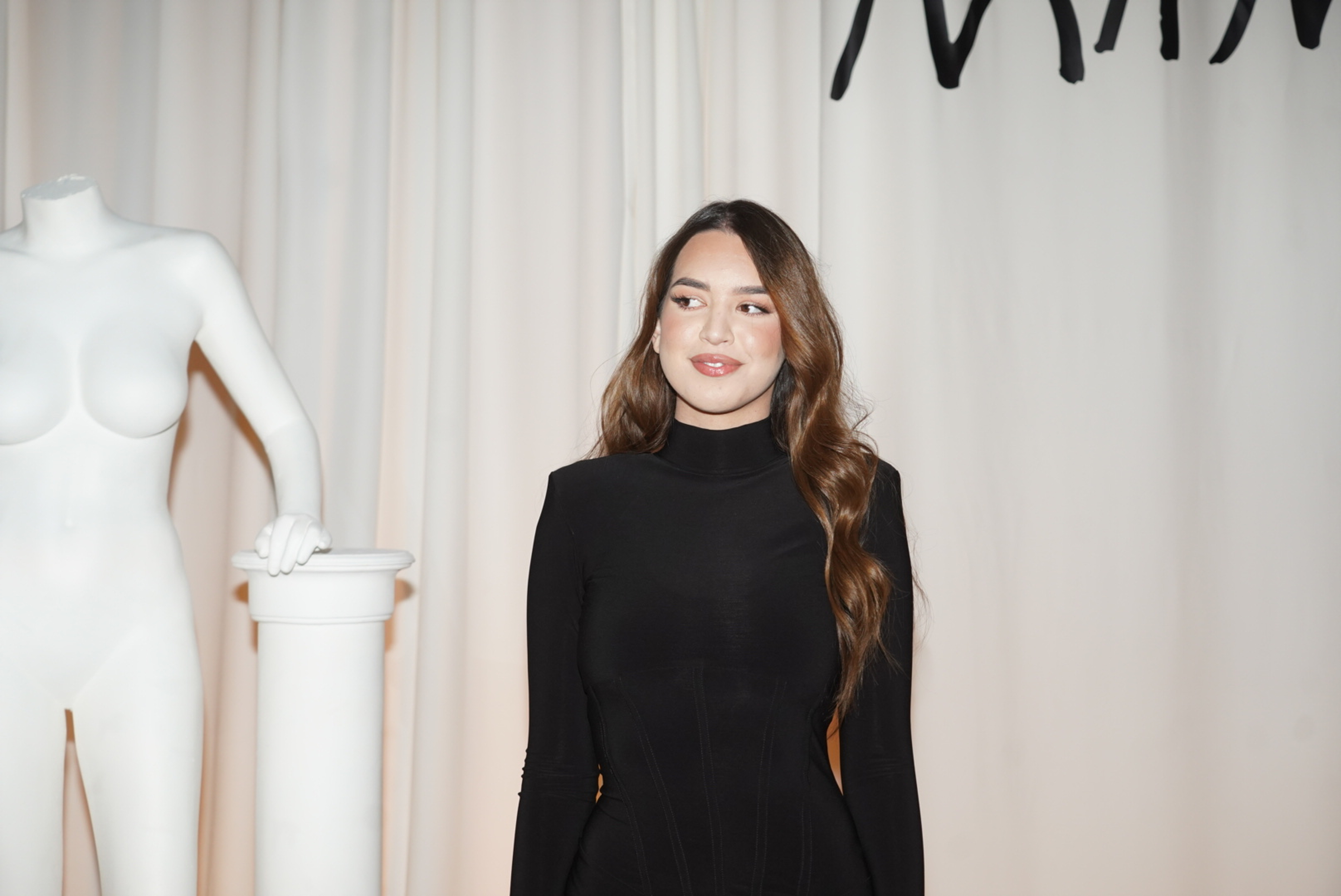 On the occasion of the release of the album titled "MAMA", Natasa Bekvalac organized a promotion and a short performance at the Nacionalna klasa restaurant in Usce.