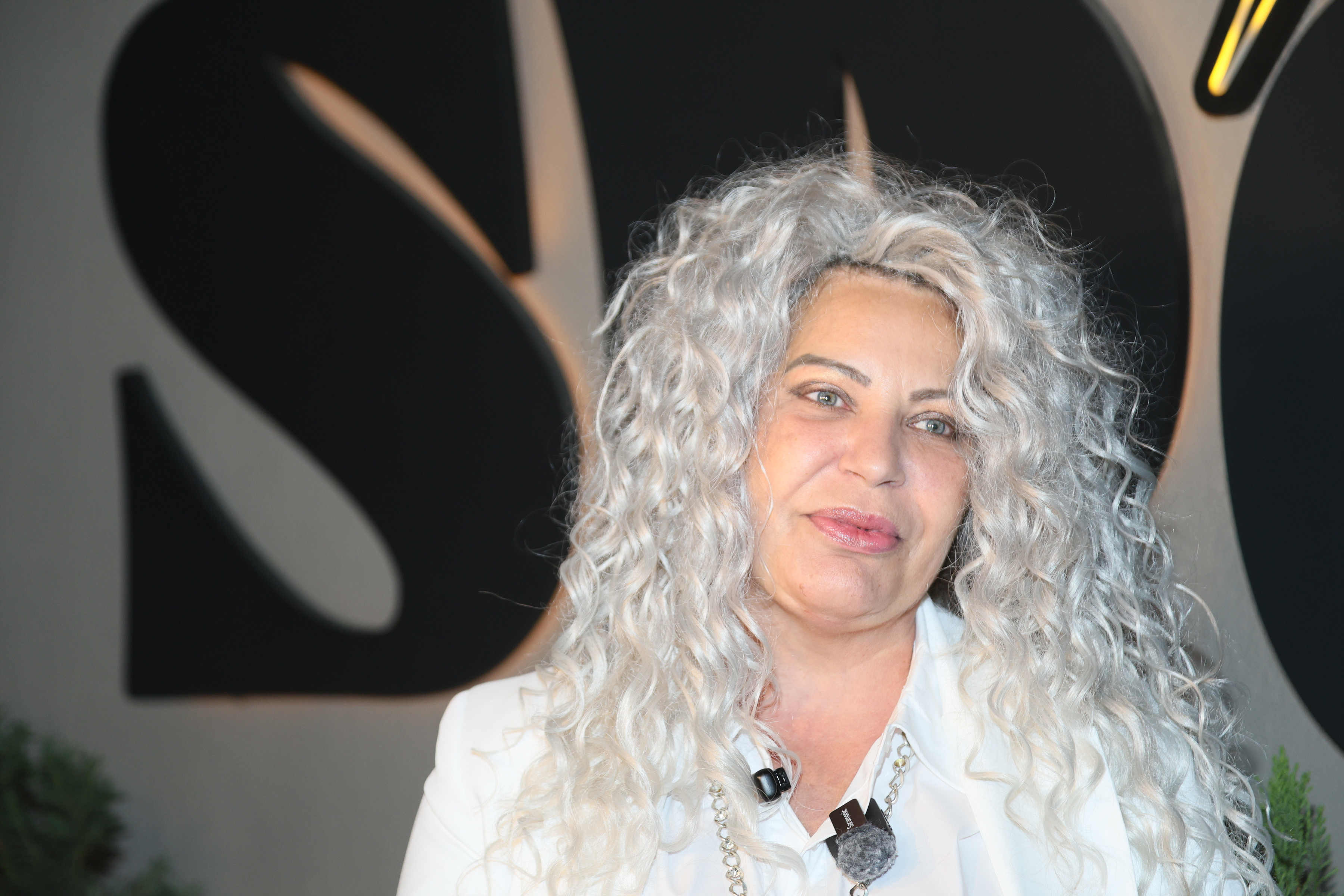 Stoja before a performance at the Sport restaurant.Stoja uoci nastupa u restoranu Sport.