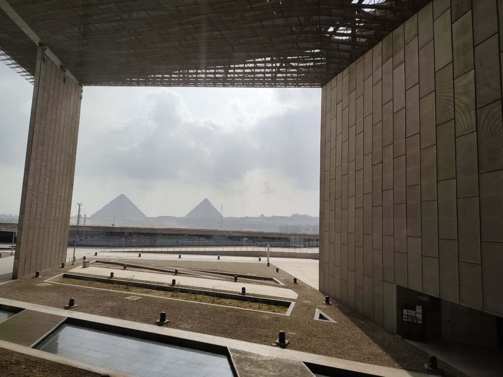 Egipat, Novootvoreni Veliki egipatski muzej, palto u Gizi Foto: Miljana Isailović/Nova.rs