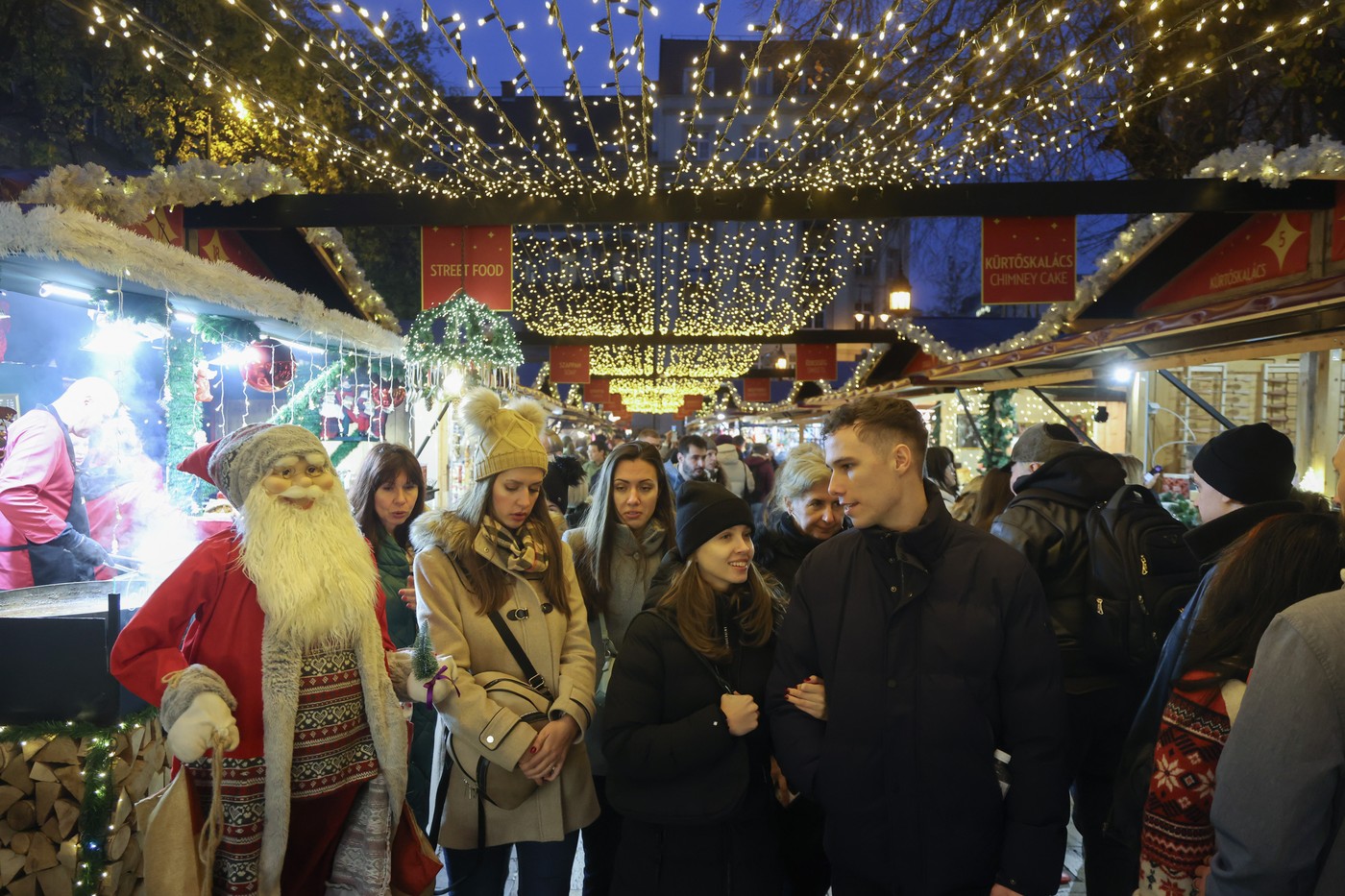 HUNGARY BUDAPEST CHRISTMAS MARKET