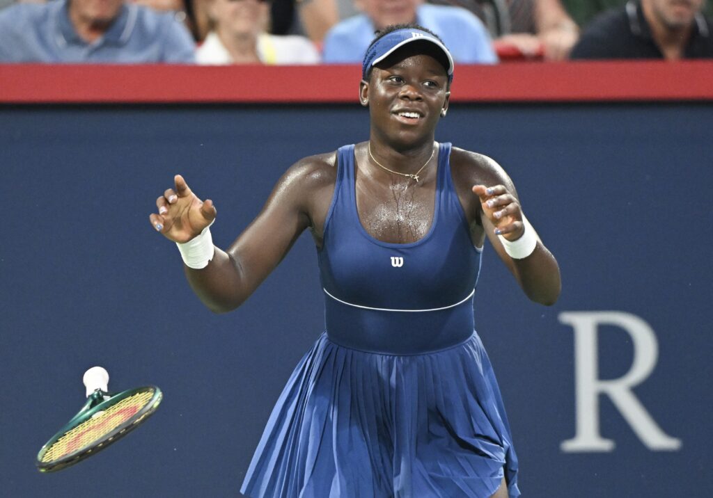 epa12289119 Victoria Mboko of Canada reacts after defeating Naomi Osaka of Japan to win the National Bank Open at IGA Stadium in Montreal, Canada, 07 August 2025.  EPA/GRAHAM HIUGHES