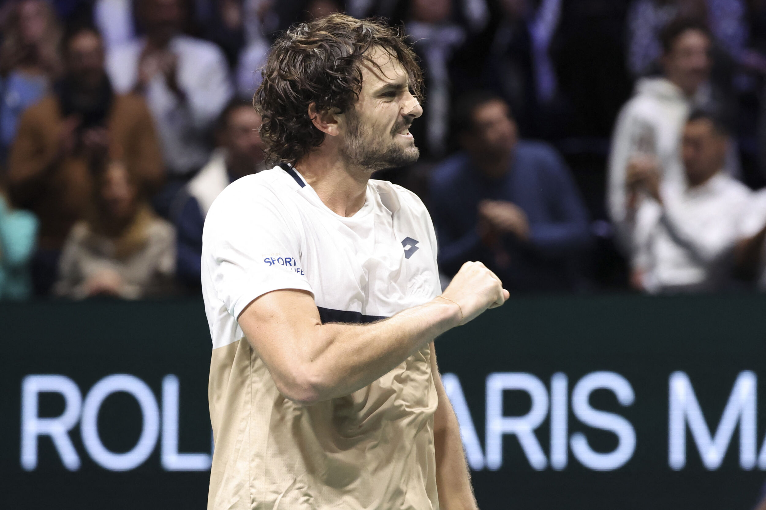 Le monégasque Valentin Vacherot s'impose face au Britannique Cameron Norrie (7-6, 6-4), sous le regard de Mélanie-Antoinette de Massy, lors du tournoi Rolex Paris Masters à Paris La Défense Arena