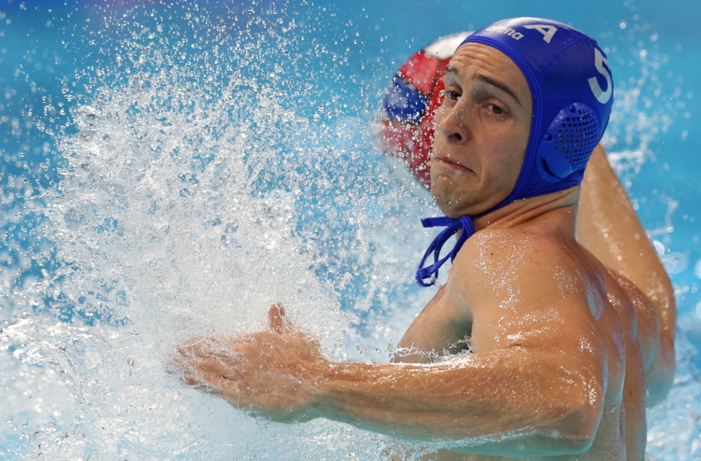 epa12647233 Italy's Filippo Ferrero in action during the European Aquatics Men's Water Polo Championship match between Slovakia and Italy in Belgrade, Serbia, 13 January 2026.  EPA/ANDREJ CUKIC