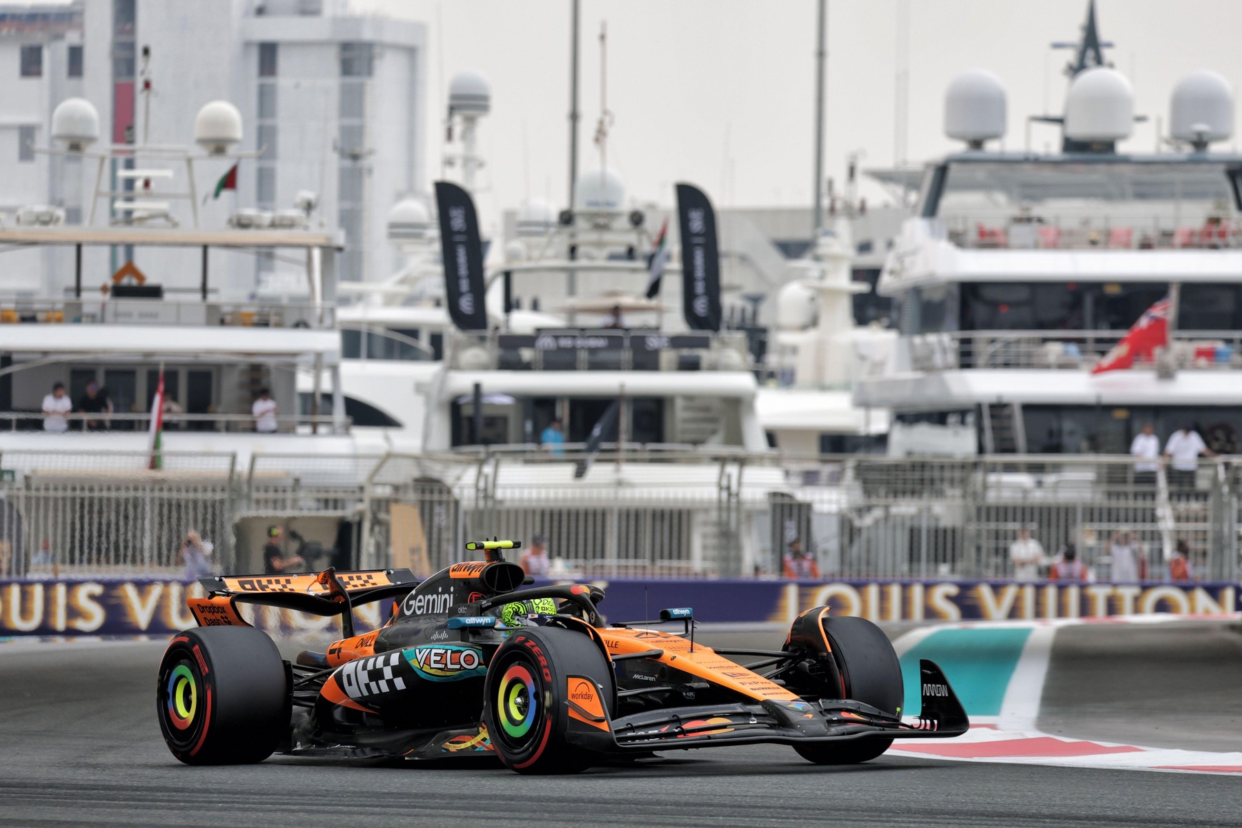 Lando Norris (GBR) McLaren MCL39. 05.12.2025. Formula 1 World Championship, Rd 24, Abu Dhabi Grand Prix, Yas Marina Circuit, Abu Dhabi, Practice Day.