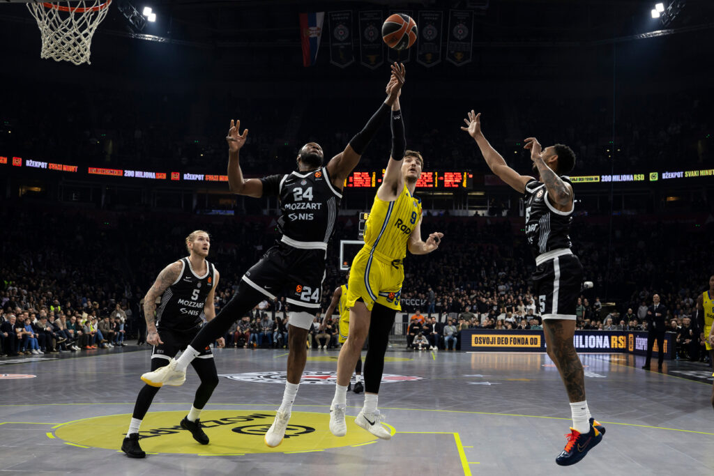 1766773325-PARTIZAN-MACCABI_075-1024x683.jpg
