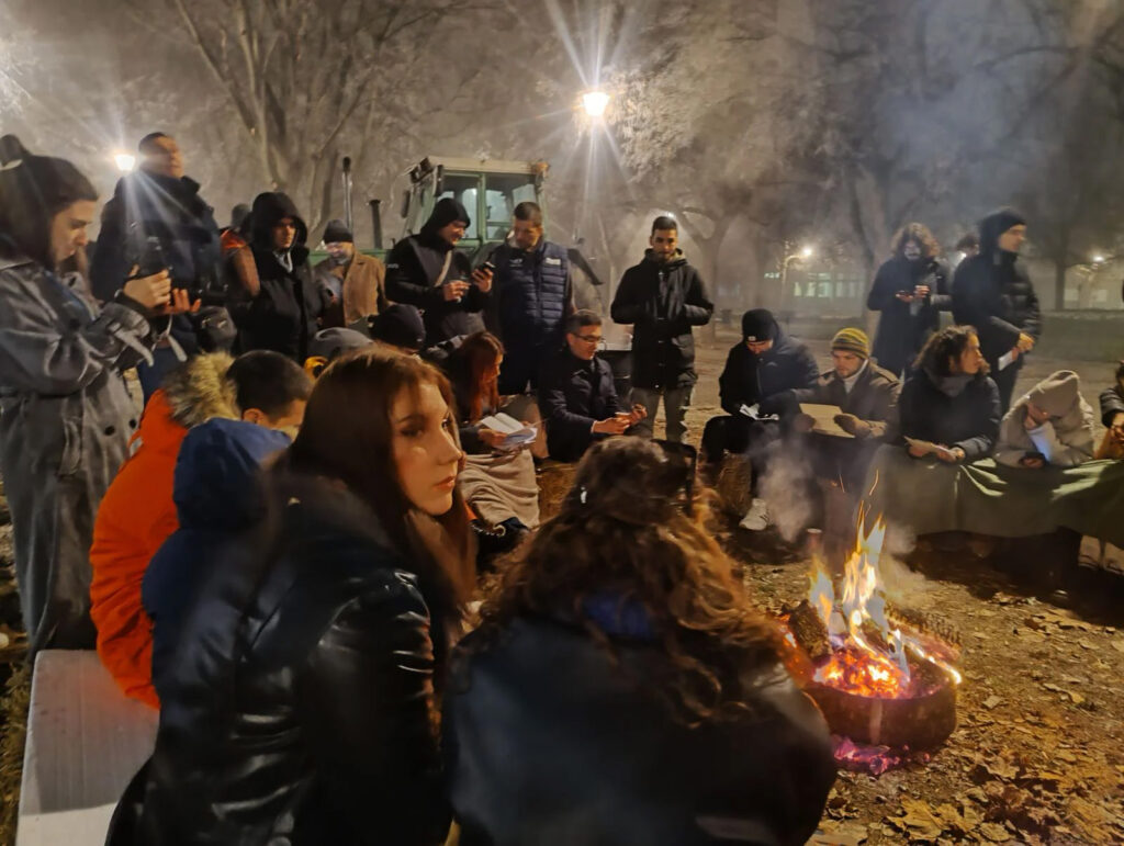 Novi Sad 31.12.2024. Poljoprivrednici zajedno sa studentima u Novom Sadu, čekaju Novu godinu