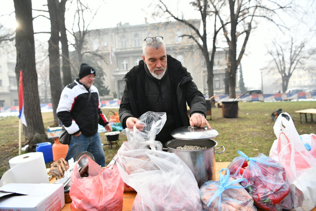 Beograd 31.12.2024. Kuvanje pasulja za studente u blokadi, lepi brka, nenad gladić