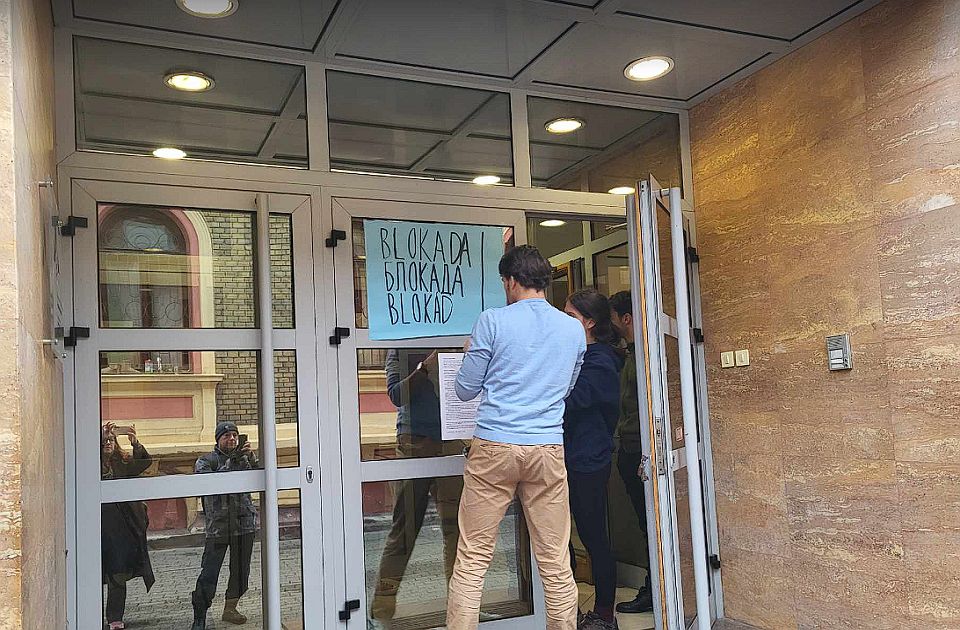 Studenti Akademije umetnosti u Novom Sadu započeli su blokadu objekata ove ustanove.