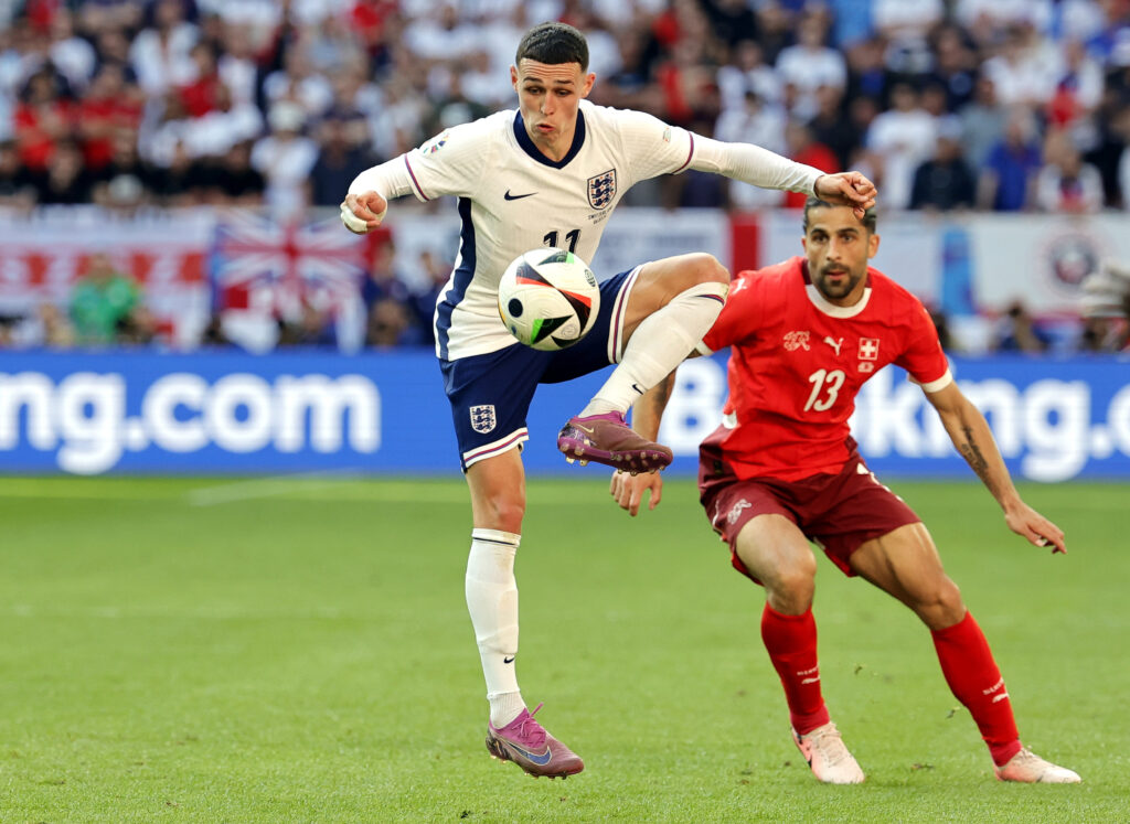 epa11462975 Phil Foden of England (C) in action as Ricardo Rodriguez Araya of Switzerland looks on during the UEFA EURO 2024 quarter-finals soccer match between England and Switzerland, in Dusseldorf, Germany, 06 July 2024.  EPA-EFE/RONALD WITTEK