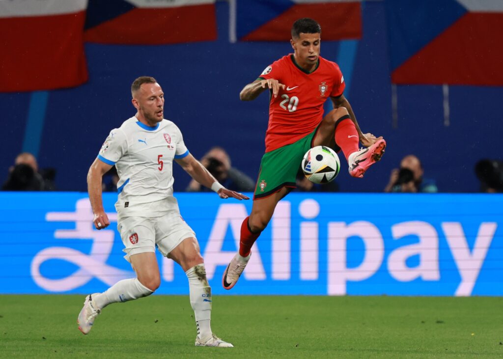 epa11420925 Vladimir Coufal (L) of the Czech Republic in action against Joao Cancelo of Portugal during the UEFA EURO 2024 group F match between Portugal and Czech Republic, in Leipzig, Germany, 18 June 2024.  EPA-EFE/CLEMENS BILAN
