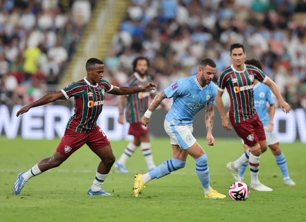 epa11041157 Manchester City's Kyle Walker (R) in action against Fluminense's Jhon Arias (L) during the FIFA Club World Cup 2023 final match between Manchester City and Fluminense FC in Jeddah, Saudi Arabia, 22 December 2023.  EPA-EFE/ALI HAIDER