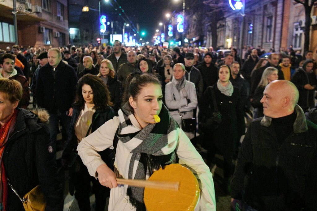 Beograd 25.12.2023. Protestna šetnja. Protest ispred zgrade RIK-a, RIK, sutdenti. Protest građana, gradjana zbog pokradenih izbora. Foto: Filip Krainčanić/Nova.rs
