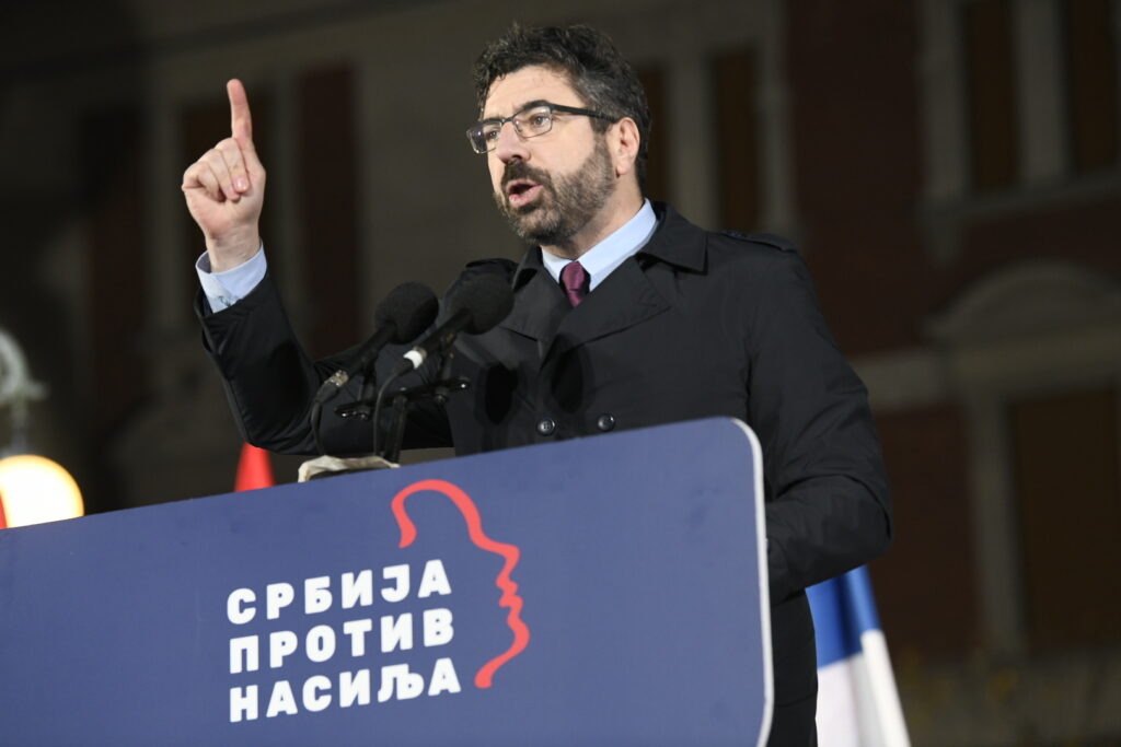 Beograd 12.12.2023.  Radomir Lazović. Srbija protiv nasilaj, završna konvencija, završni miting, predizborni miting Foto: Amir Hamzagić/Nova.rs