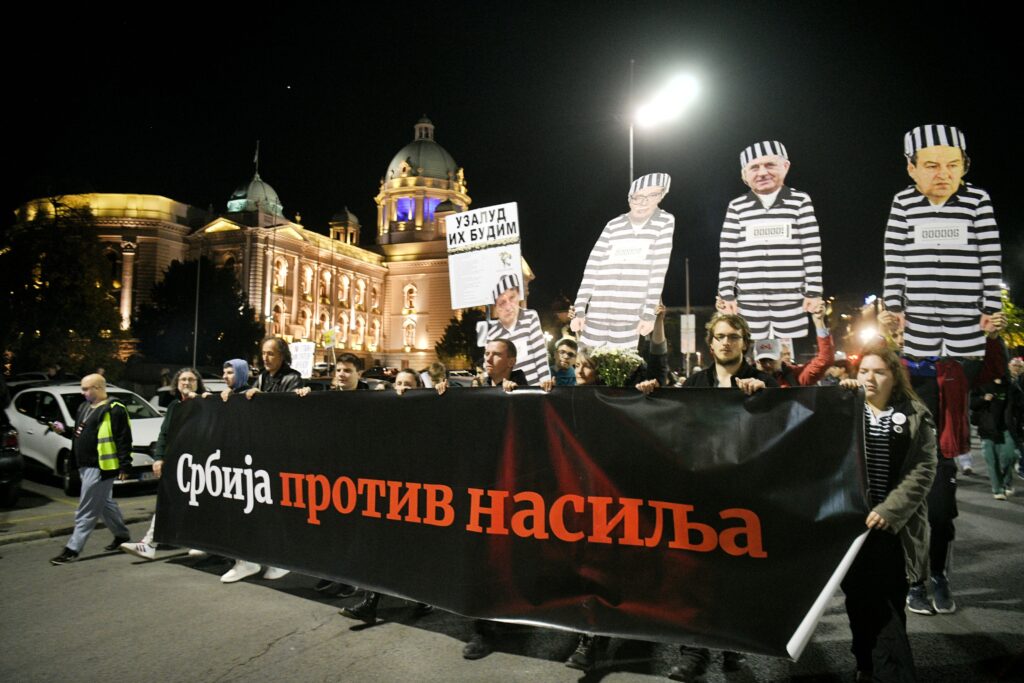 Beograd 04.11.2023. Protest Srbija protiv nasilja, 27. po redu protest Srbija protiv nasilja, šetnja građana, gradjana, političari od kratona, karton  Foto: Filip Krainčanić/Nova.rs
