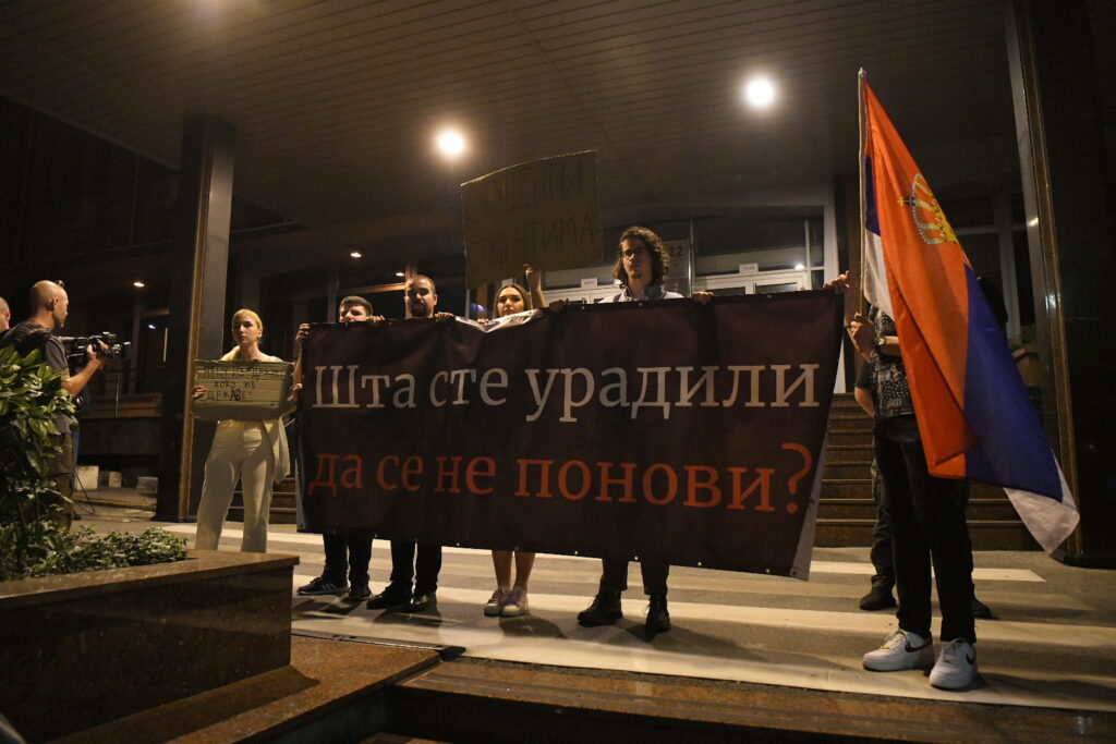 Beograd 14.10.2023. Protest Srbija protiv nasilja, 24. protest Srbija protiv nasilja, šetnja, transparent Foto: Amir Hamzagić/Nova.rs