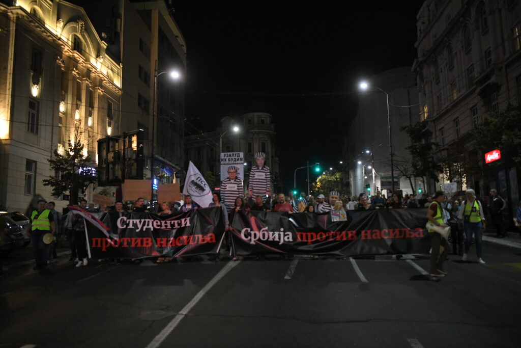 Beograd 14.10.2023. Protest Srbija protiv nasilja, 24. protest Srbija protiv nasilja, šetnja, transparent Foto: Amir Hamzagić/Nova.rs