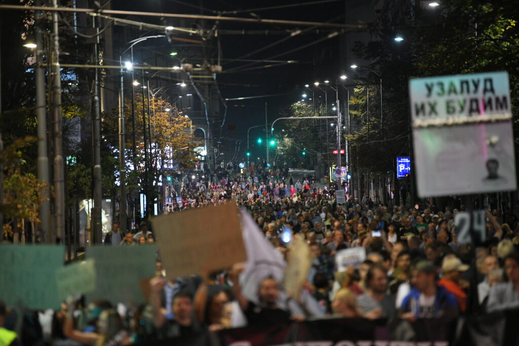 Beograd 14.10.2023. Protest Srbija protiv nasilja, 24. protest Srbija protiv nasilja, šetnja, transparent Foto: Amir Hamzagić/Nova.rs