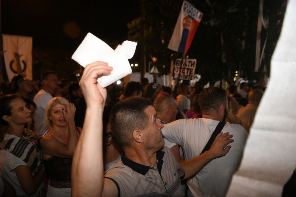 Beograd 08.09.2023. Šetnja. Zgrada televizije Pink. Ispred Pinka. Protest Srbija protiv nasilja, 19. po redu protest Srbija protiv nasilje, okupljanje građana ispred zgrade Vlade Srbije Foto: Filip Krainčanić/Nova.rs