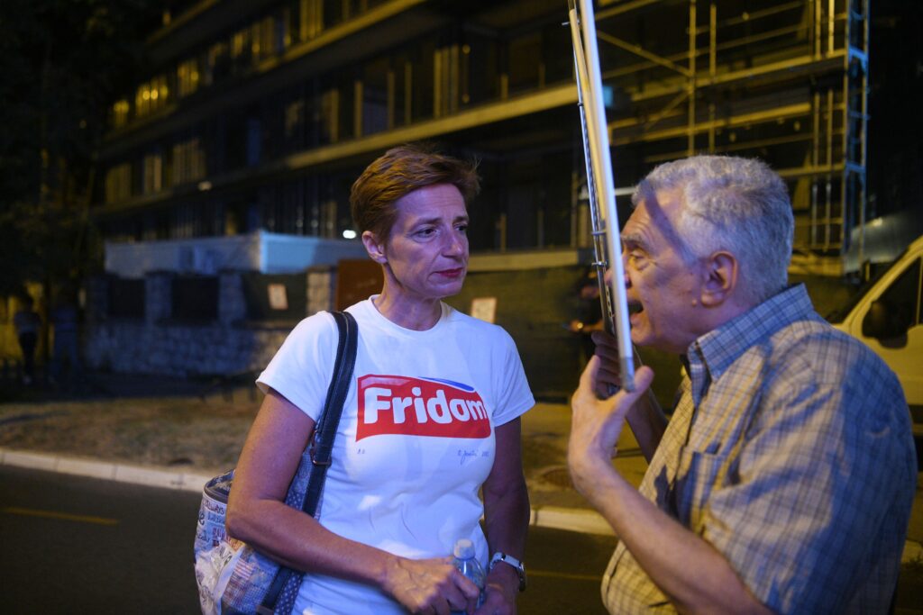 Beograd 08.09.2023. Šetnja. Zgrada televizije Pink. Ispred Pinka. Protest Srbija protiv nasilja, 19. po redu protest Srbija protiv nasilje, okupljanje građana ispred zgrade Vlade Srbije Foto: Filip Krainčanić/Nova.rs