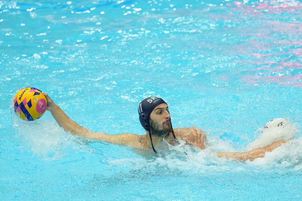 epa10763837 Dorde Vucinic of Serbia in action at the Men's Water Polo Round of 16 match between Japan and Serbia during the World Aquatics Championships 2023 in Fukuoka, Japan, 23 July 2023.  EPA-EFE/HIROSHI YAMAMURA