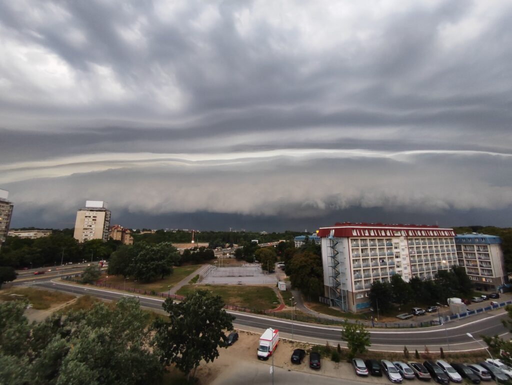Beograd, 19.07.2023. Olujni oblaci, sprema se nevreme u Beogradu Foto: Vesna Lalić/Nova.rs