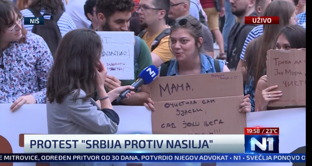 Studentkinja, student, transparent, očistila sam junski Foto: N1