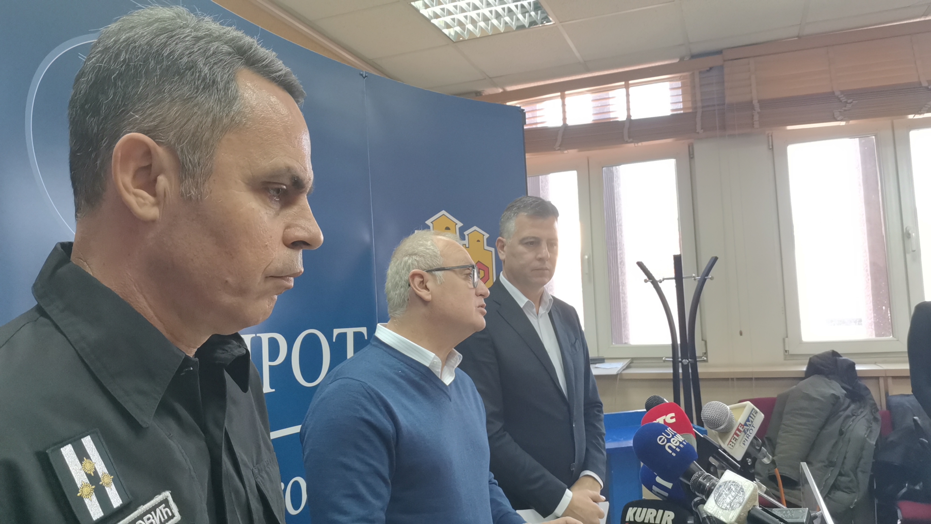 Pirot, 26.12.2022. Izlivanje amonijaka, konferencija za novinare, kzn. Boban Stevanović, zamenik načelnika sektora za vanredne situacije. Vladan Vasić, gradonačelnik Pirota i Goran Vesić Foto: Miljana Isailović/Nova.rs