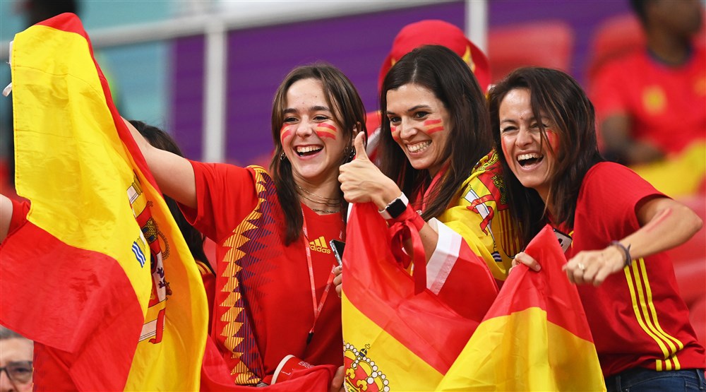 epa10333018 Fans of Spain cheer prior to the FIFA World Cup 2022 group E soccer match between Spain and Germany at Al Bayt Stadium in Al Khor, Qatar, 27 November 2022.  EPA-EFE/Georgi Licovski