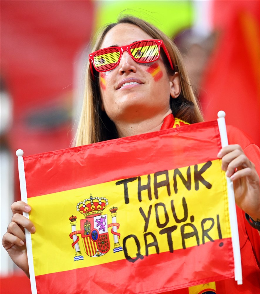 epa10333004 A fan of Spain poses prior to the FIFA World Cup 2022 group E soccer match between Spain and Germany at Al Bayt Stadium in Al Khor, Qatar, 27 November 2022.  EPA-EFE/Georgi Licovski