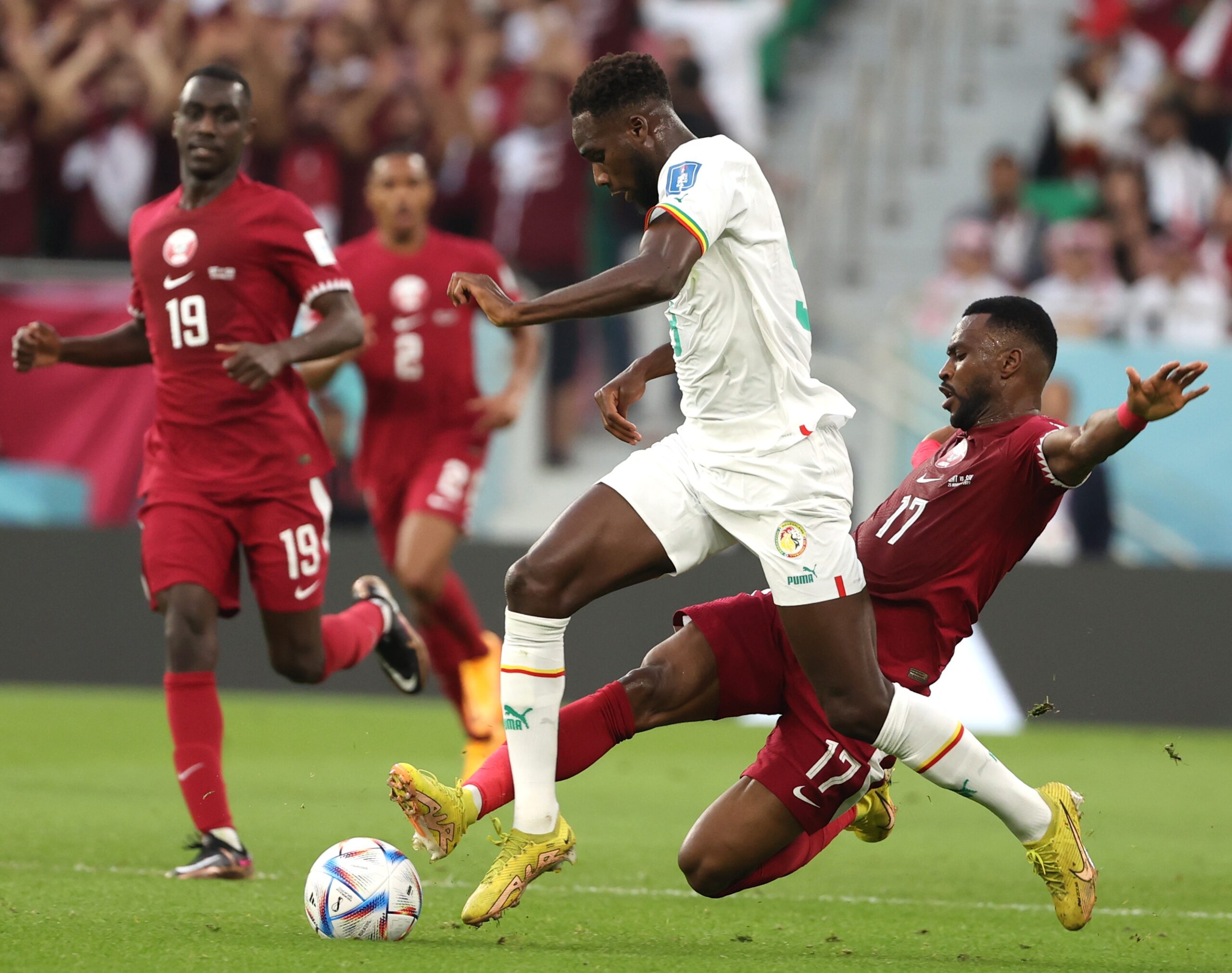 epa10327397 Ismail Mohamad (R) of Qatar in action against Kalidou Koulibaly of Senegal during the FIFA World Cup 2022 group A soccer match between Qatar and Senegal at Al Thumama Stadium in Doha, Qatar, 25 November 2022.  EPA-EFE/Ali Haider