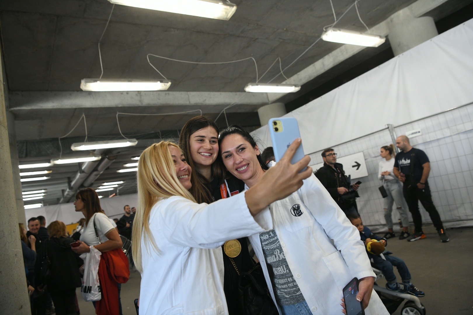 Beograd, 16.10.2022. Aerodrom Nikola Tesla, doček odbojkašica, odbojkašice Srbije, zlatna medalja, na Svetskom prvenstvu u odbojci, šampionke Foto: Vesna Lalić/Nova.rs