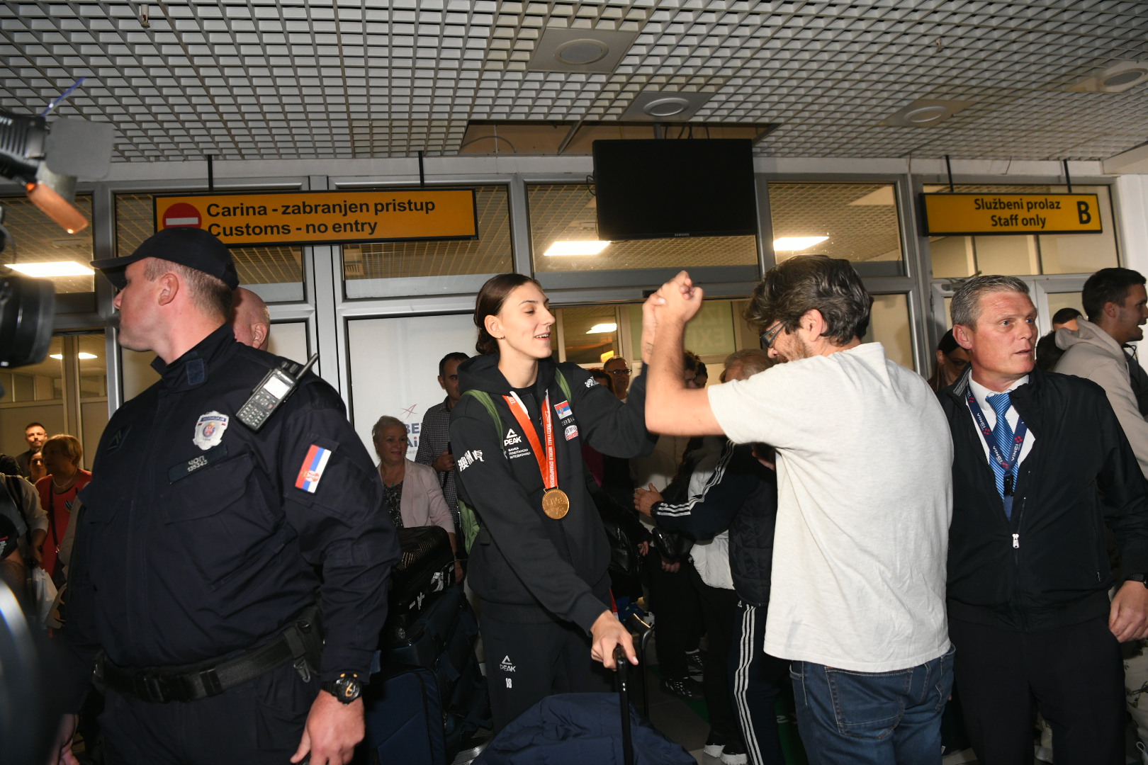Beograd, 16.10.2022. Aerodrom Nikola Tesla, doček odbojkašica, odbojkašice Srbije, zlatna medalja, na Svetskom prvenstvu u odbojci, šampionke Foto: Vesna Lalić/Nova.rs