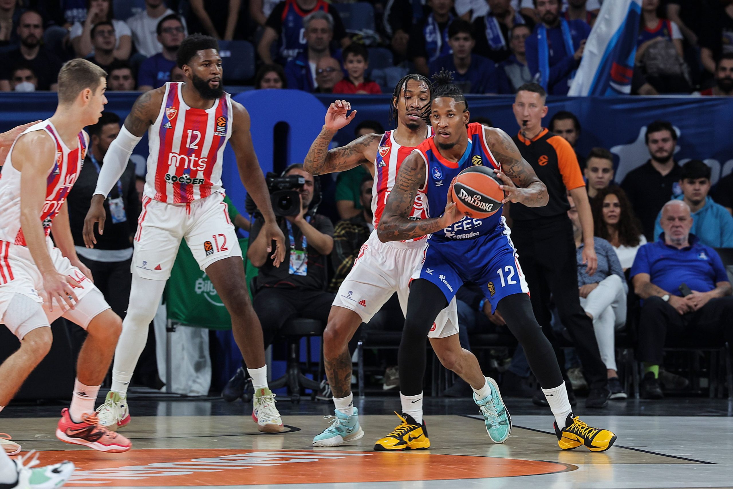 Efes v Crvena Zvezda during the Euroleague match at Sinan Erdem Sports Hall on October 07, 2022 in Istanbul, Serbia. (Photo by Srdjan Stevanovic/Starsport.rs ©)