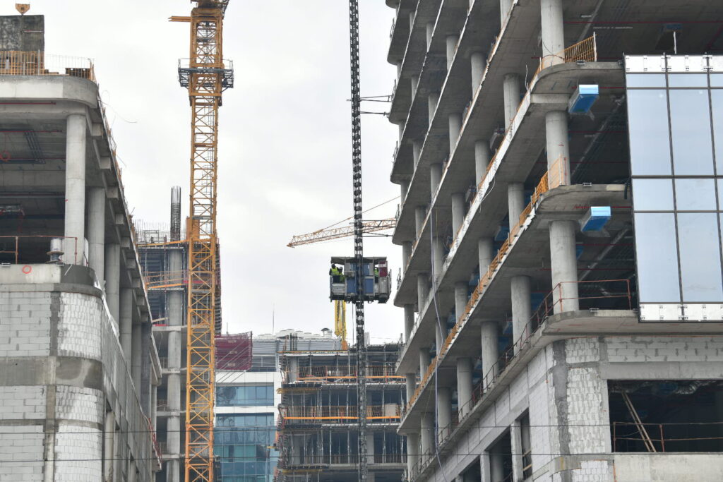 Zgrada, Gradilište, Delta distric, delta distrik