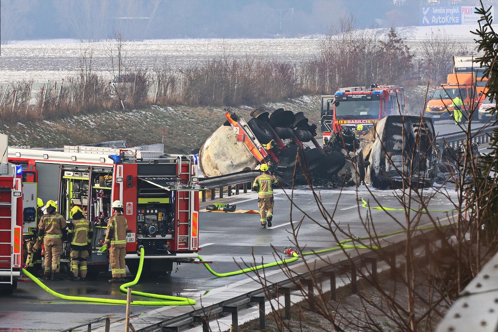 Slovenija, Slovenske Konjice, 15.01.2026, 15. januar 2026
Posledice prometne nesreče tovornjaka cisterne na štajerski avtocesti. promet
Foto: F.A.Bobo
 Photo: Bobo/F.A. BOBO