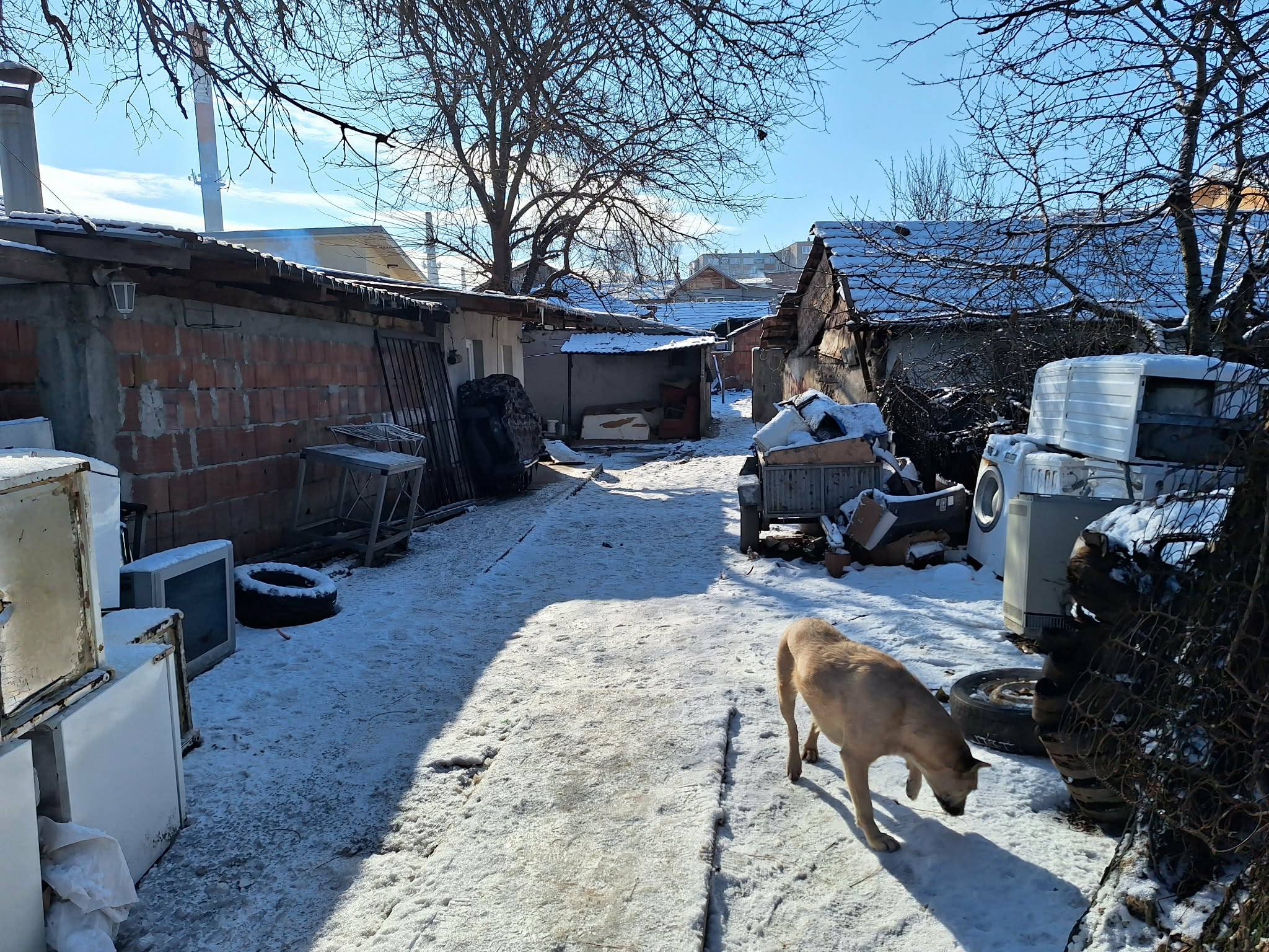 STANOVNICI ROMSKOG NASELJA U NISU BLOKIRALI RASKRSNICU