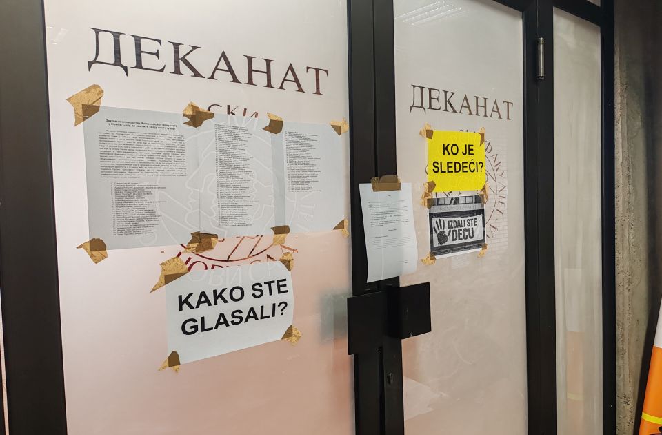 novi sad dekanat Zaposleni i studenti ispred dekanata Filozofskog: "Kako ste glasali?"
