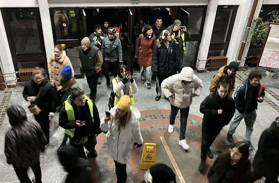 Novi Sad, 22.01.2026. Protest. Ulazak na Pravni fakultet. Protest građana i studenata u Novom Sadu Foto: 021.rs